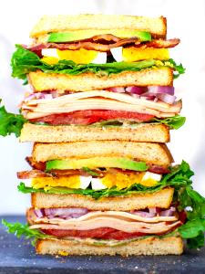 1 sandwich (369.5 g) BBLT & Egg Sandwich