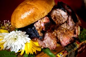 1 sandwich (389 g) Honky Tonk BBQ Pork Burger