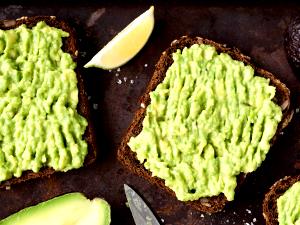 1 sandwich (469 g) Avocado & Turkey Sandwich (Regular)