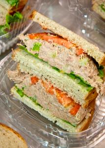 1 sandwich (538 g) Albacore Tuna Sandwich (Large)