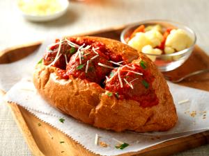 1 sandwich (690 g) Meatballs in Zesty Tomato Sauce Sandwich (Large)