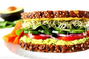 1 sandwich (701 g) Avocado & Turkey Sandwich (Large)