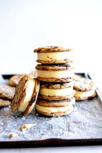 1 sandwich (75 g) Ice Cream Sandwiches - Chocolate Chip Cookie