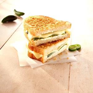 1 sandwich (7.52 oz) Jalapeno & Cheddar Bagel Breakfast Sandwich with Ham