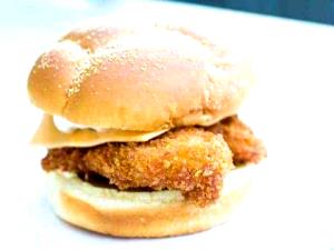 1 sandwich (77 g) Fish Sandwich with Cheese on Golden Bun