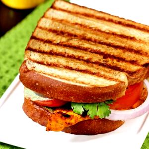 1 sandwich (9 oz) Tandoori Chicken Sandwich Light