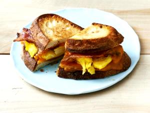 1 sandwich Bacon, Egg & Cheese Breakfast Bagel