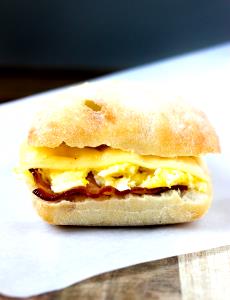 1 sandwich Bacon Gouda Muffin