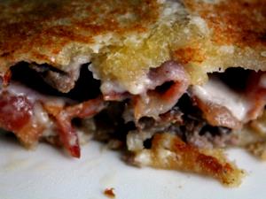 1 sandwich Beef, Bacon & Cheddar Bullet