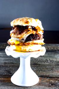 1 Sandwich Egg and Steak on Biscuit