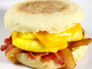 1 Sandwich Egg, Cheese and Bacon on English Muffin
