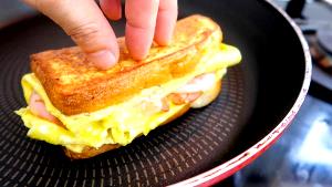 1 sandwich Egg & Cheese on Biscuit