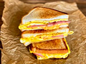1 Sandwich Ham, Egg and Cheese Sandwich