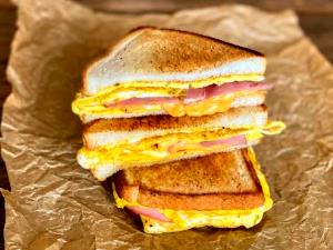 1 sandwich Ham, Egg & Cheese on Biscuit