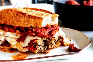 1 Sandwich Meatball and Spaghetti Sauce Submarine Sandwich