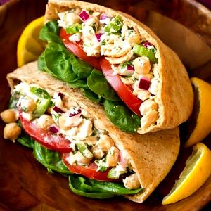 1 sandwich Mediterranean Tuna Pita