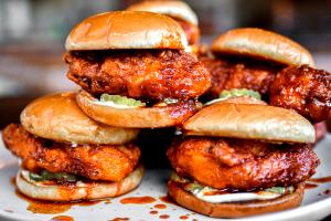 1 sandwich Nashville Hot Sandwich