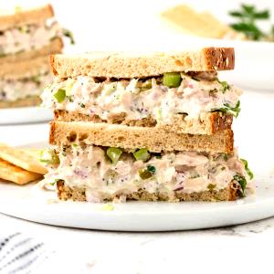 1 Sandwich Pipit With Tuna Salad, Regular Size Sandwich