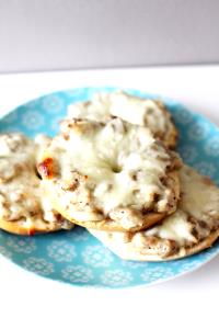 1 sandwich Pizza Bagel with Sausage