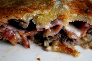 1 sandwich Roast Beef, Bacon & Mushroom Melt