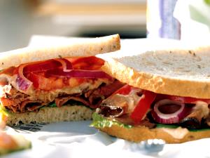 1 sandwich Roast Beef & Cheddar (Regular)