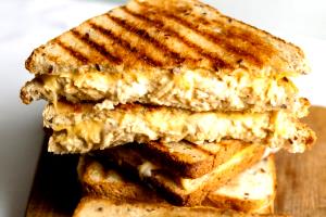 1 sandwich Roast Chicken, Cheddar & Honey Dijon Sandwich