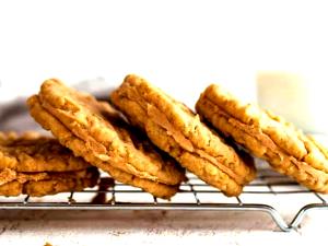 1 Sandwich, Round (approx 1" - 1-1/2" Dia) Peanut Cookie