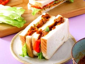 1 Sandwich Sardine Sandwich with Lettuce and Spread