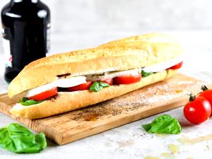 1 sandwich Tomato Mozzarella on Ciabatta Ficelle