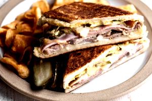 1 sandwich Turkey Mojo Sandwich
