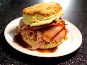 1 sandwich Ultimate Ham Biscuit