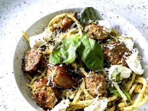 1 sausage (50 g) Feta Cheese Pesto & Spinach Chicken Sausage