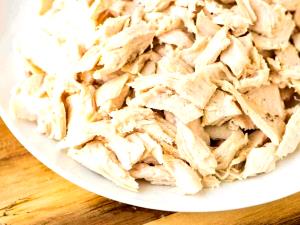 1 scoop (3.5 oz) Shredded Chicken