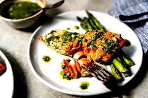 1 serving (1 g) Grilled Fresh Salmon Tostada with Chimi