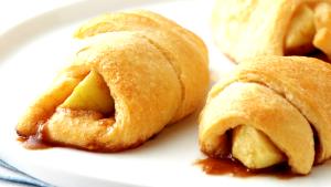 1 serving (1 oz) Apple Croissants Tart