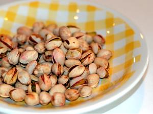 1 serving (1 oz) Lemon Pucker Pistachios