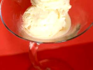 1 serving (1 oz) Lemonade Passion Fruit Tart Frozen Yogurt