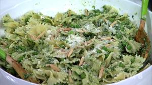 1 serving (1 oz) Pesto Bowtie Pasta Crackers