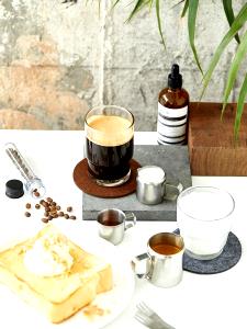 1 serving (10 oz) Coffee with Milk & Sugar