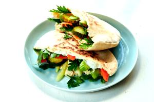 1 serving (10.1 oz) Veggie Pita Pocket (1200)