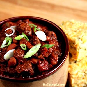 1 serving (10.5 oz) All Natural Steak Chili with Cornbread (Small)