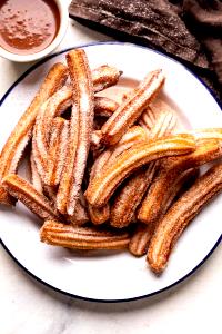 1 serving (110 g) Churros