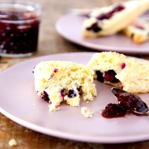 1 serving (113 g) Blackberry Raspberry Scone