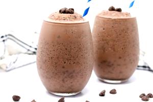 1 serving (12 oz) Frappe Chocolate Chip (Small)