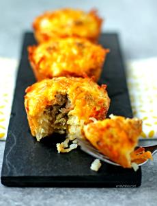 1 serving (123 g) Sausage, Egg & Cheese Croissant Sandwich