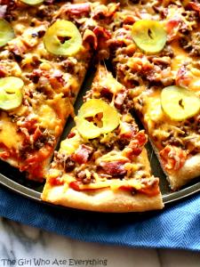1 serving (124 g) Original Bacon Cheeseburger Pizza