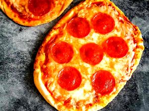 1 serving (12.7 oz) Pepperoni Flatbread Pizza (Individual)