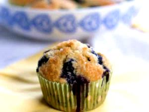 1 serving (135 g) Low Fat Blueberry Muffin