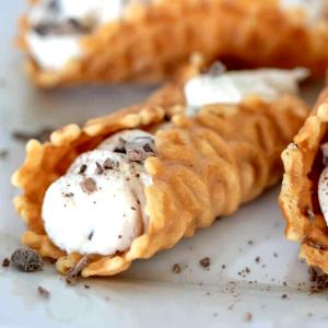 1 serving (1.4 oz) Chocolate Chip Cannolis