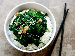 1 serving (14 oz) Gluten Free Spinach Stir-Fried with Garlic (Large)